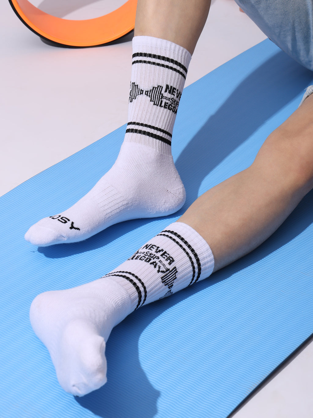 Never Skip Leg Day Athletic Crew Socks, Cotton, Arch Support With Cushioned Base For Gym And Workout, White, 1 Pair
